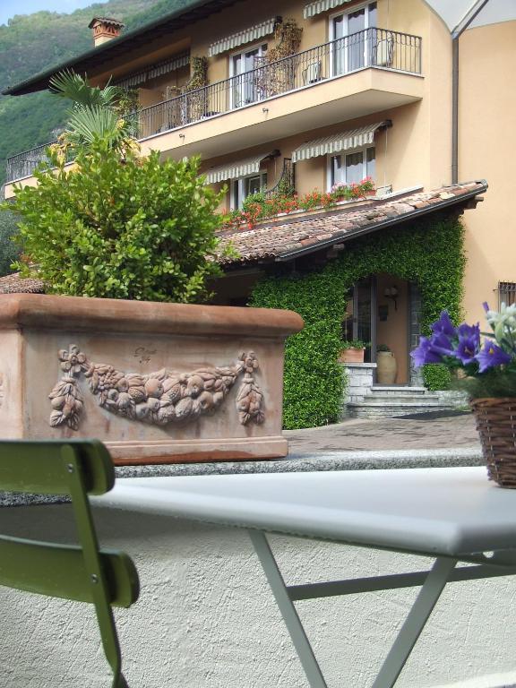 Villa Edy Apartments Tremezzina Стая снимка